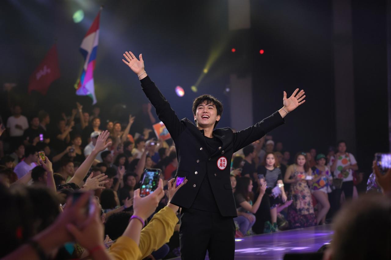 菠萝视频影迷见面会圆满举行，万名粉丝热情参与